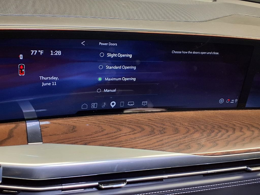New 2026 Cadillac Escalade ESV Platinum Sport AWD/4WD image 18