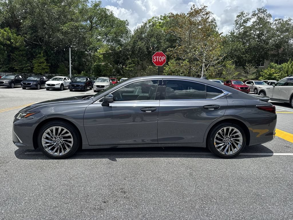 Used 2024 Lexus ES 300h Ultra Luxury w/ Accessory Package (Z2) FWD image 11