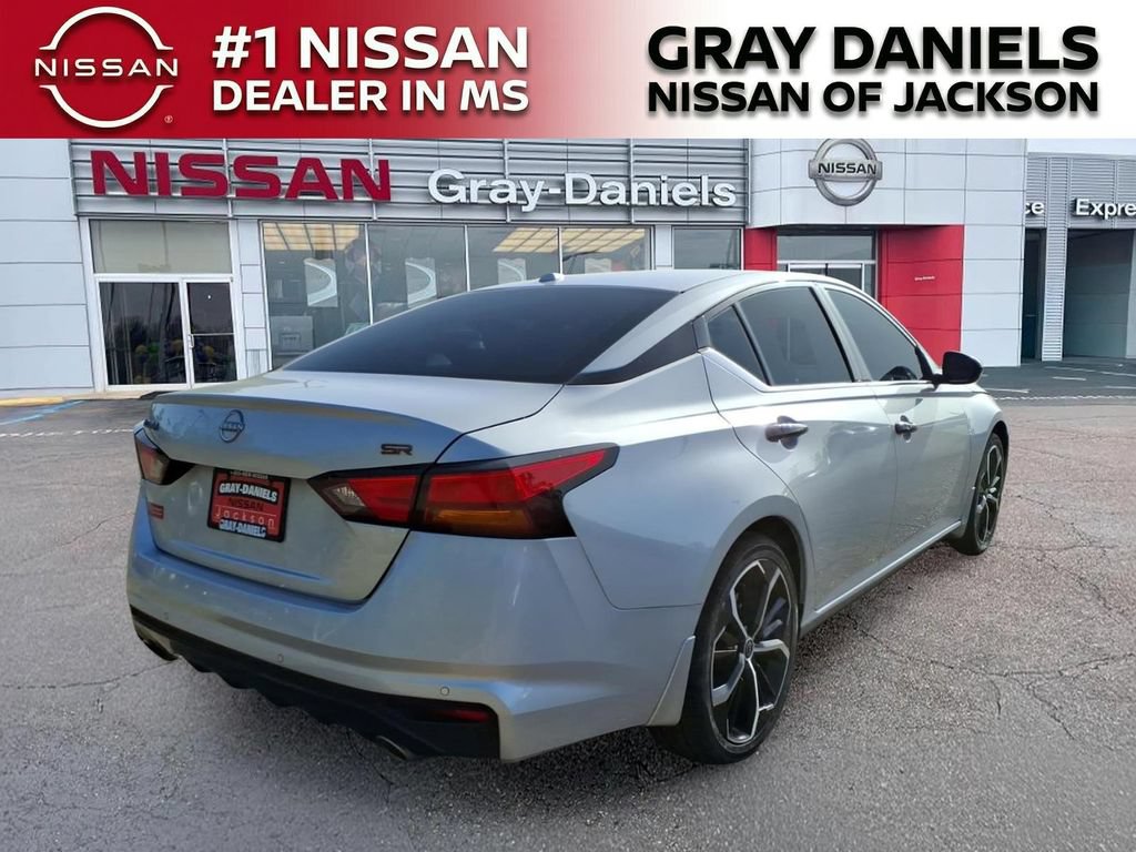 Used 2024 Nissan Altima 2.5 SR w/ SR Premium Package FWD image 7