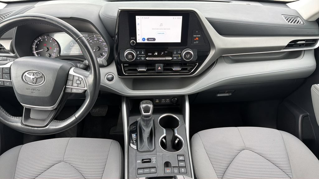 Used 2024 Toyota Highlander LE AWD/4WD image 8
