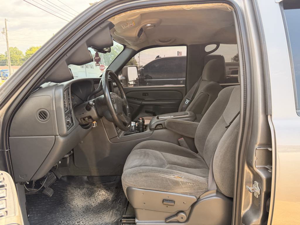 Used 2006 Chevrolet Silverado 3500 LT w/ Heavy-Duty Power Package AWD/4WD image 3