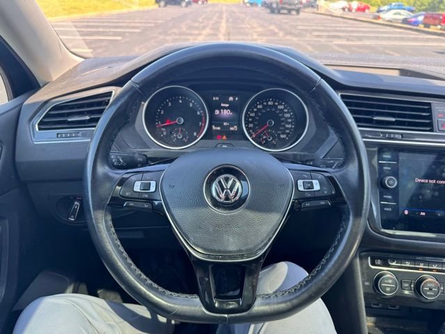 Used 2018 Volkswagen Tiguan SE w/ Panoramic Sunroof Package FWD image 15