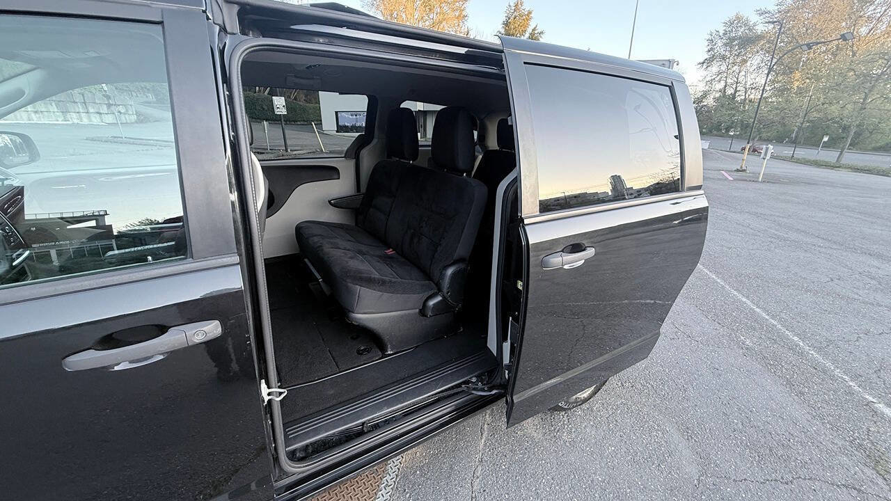 Used 2019 Dodge Grand Caravan SE FWD image 26