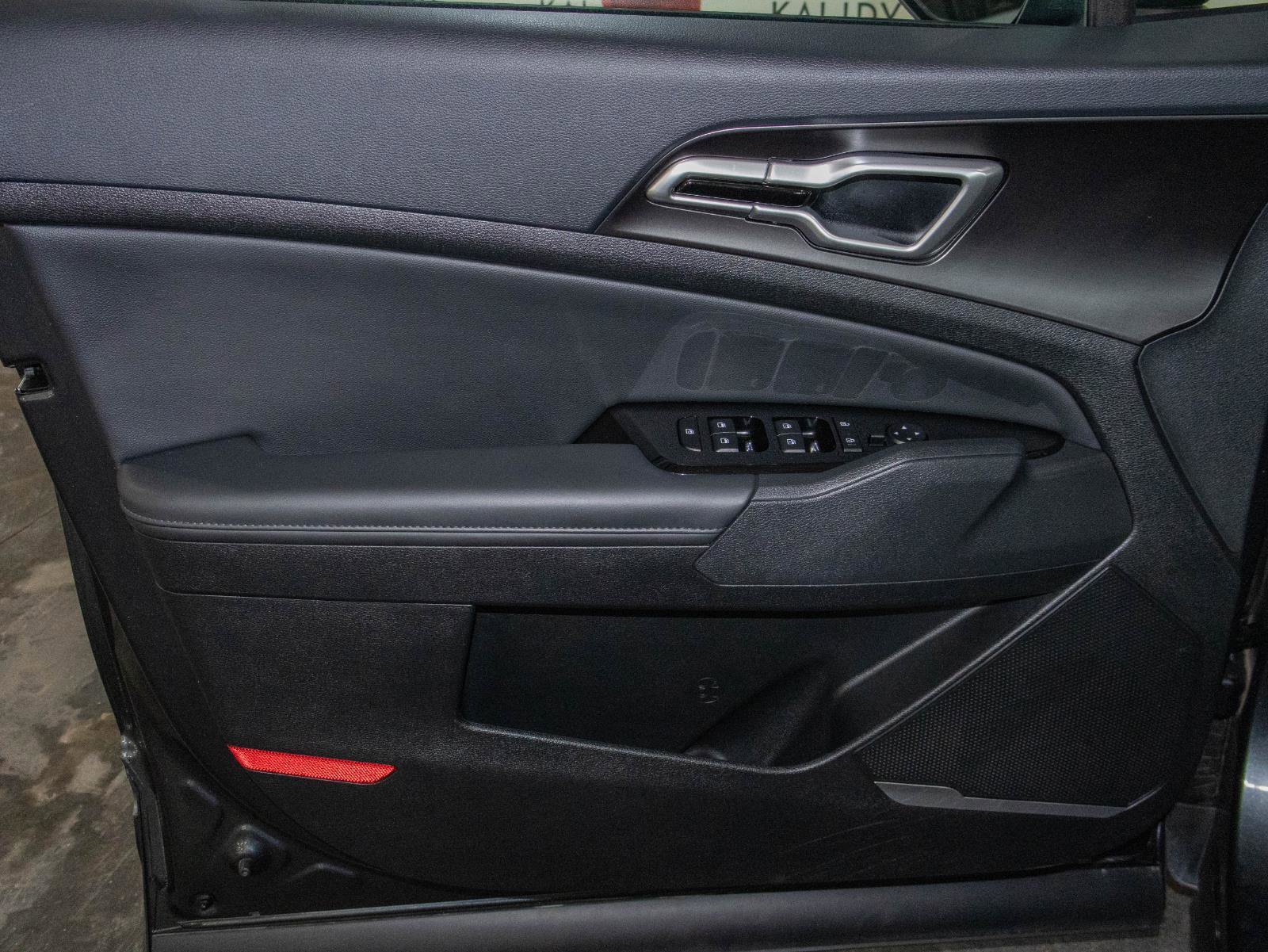 Used 2024 Kia Sportage EX image 11