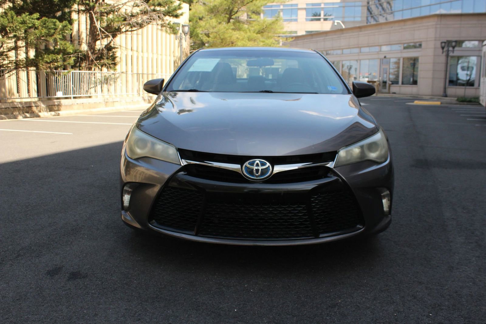 Used 2015 Toyota Camry SE w/ Moonroof Package FWD image 3