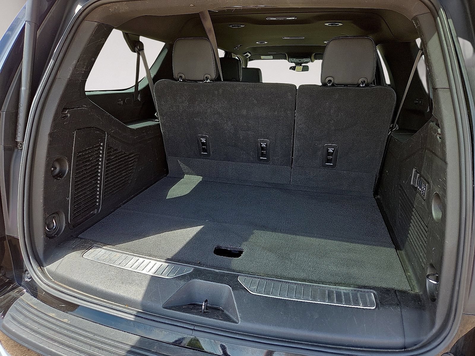 Used 2025 GMC Yukon XL Denali AWD/4WD image 18