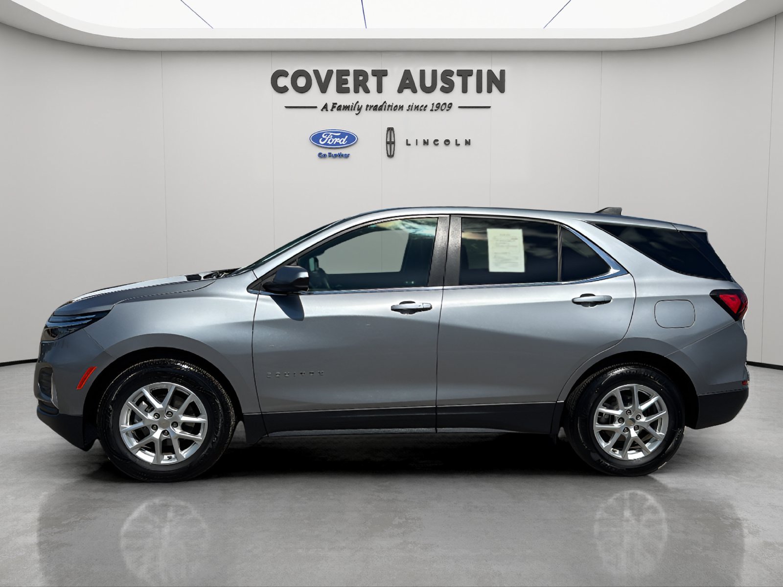 Used 2024 Chevrolet Equinox LT FWD image 2
