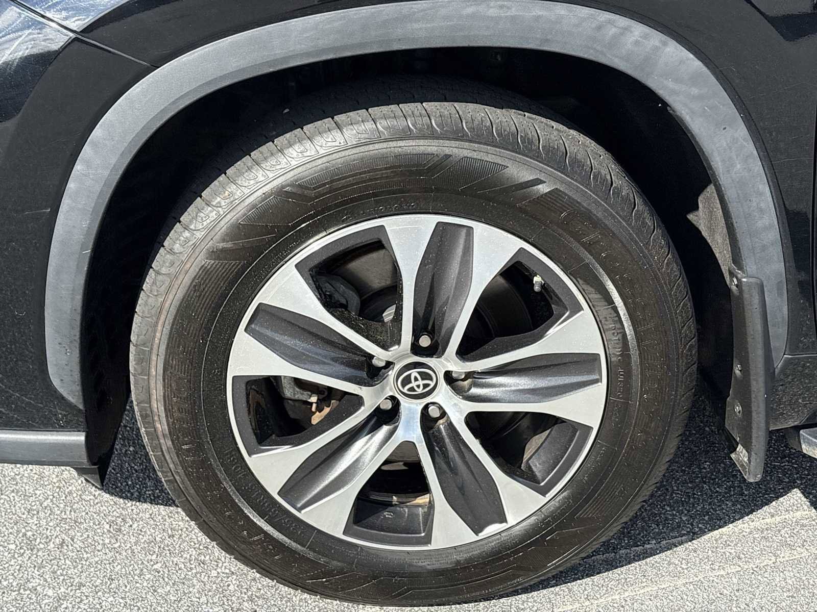 Used 2022 Toyota Highlander XLE AWD/4WD image 33