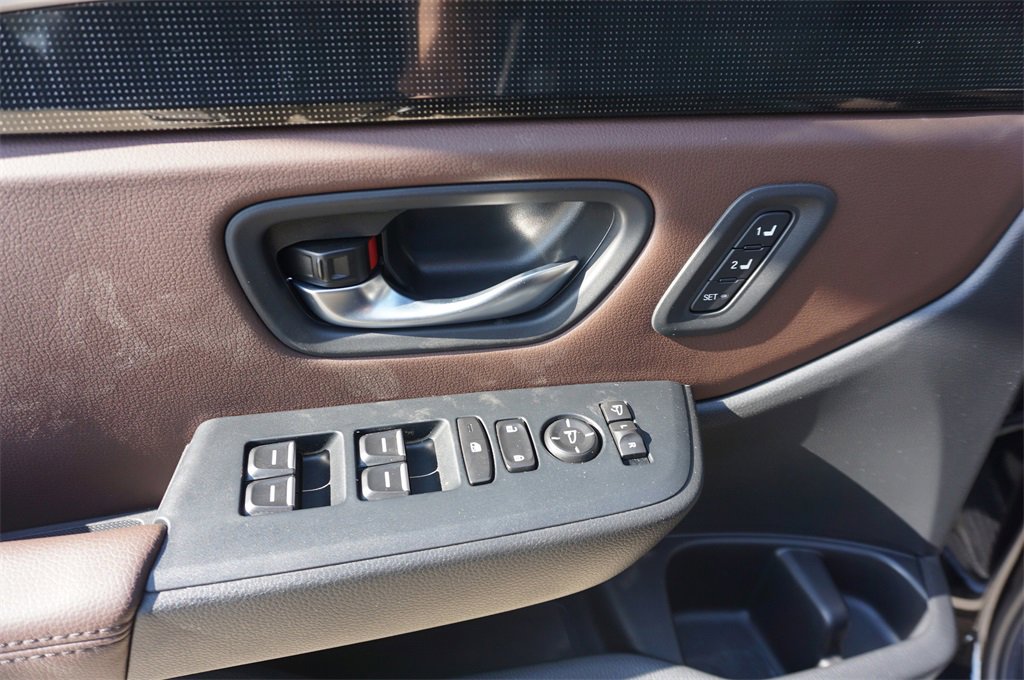 Used 2025 Honda Pilot Elite image 4