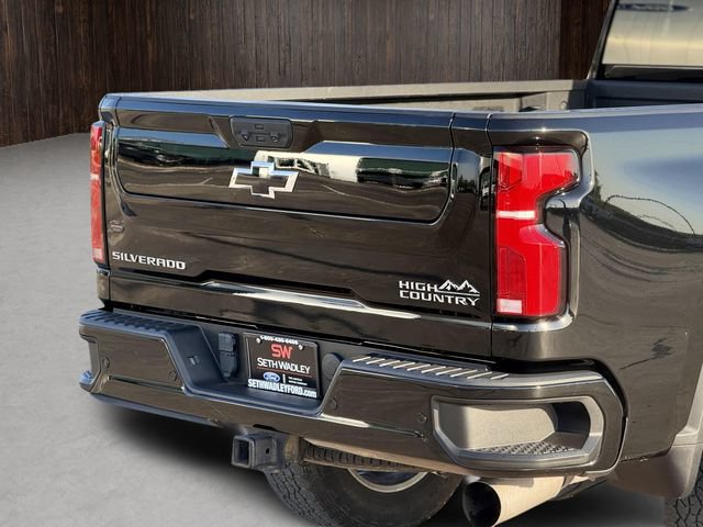 Used 2024 Chevrolet Silverado 2500 High Country w/ High Country Premium Package AWD/4WD image 11