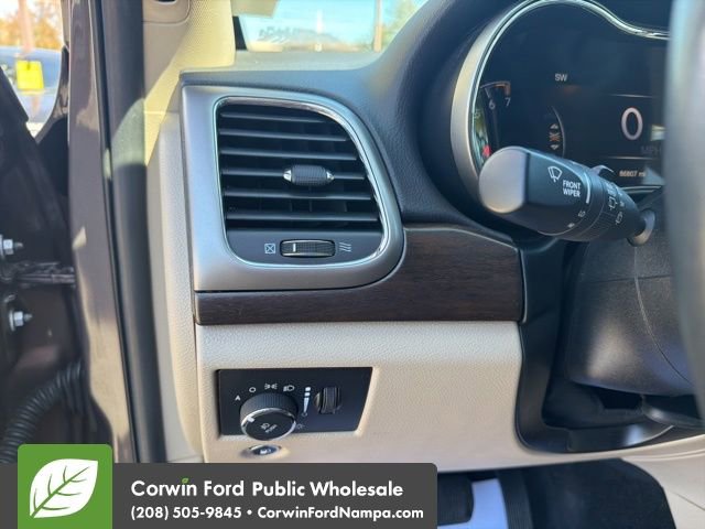 Used 2018 Jeep Grand Cherokee Laredo image 14