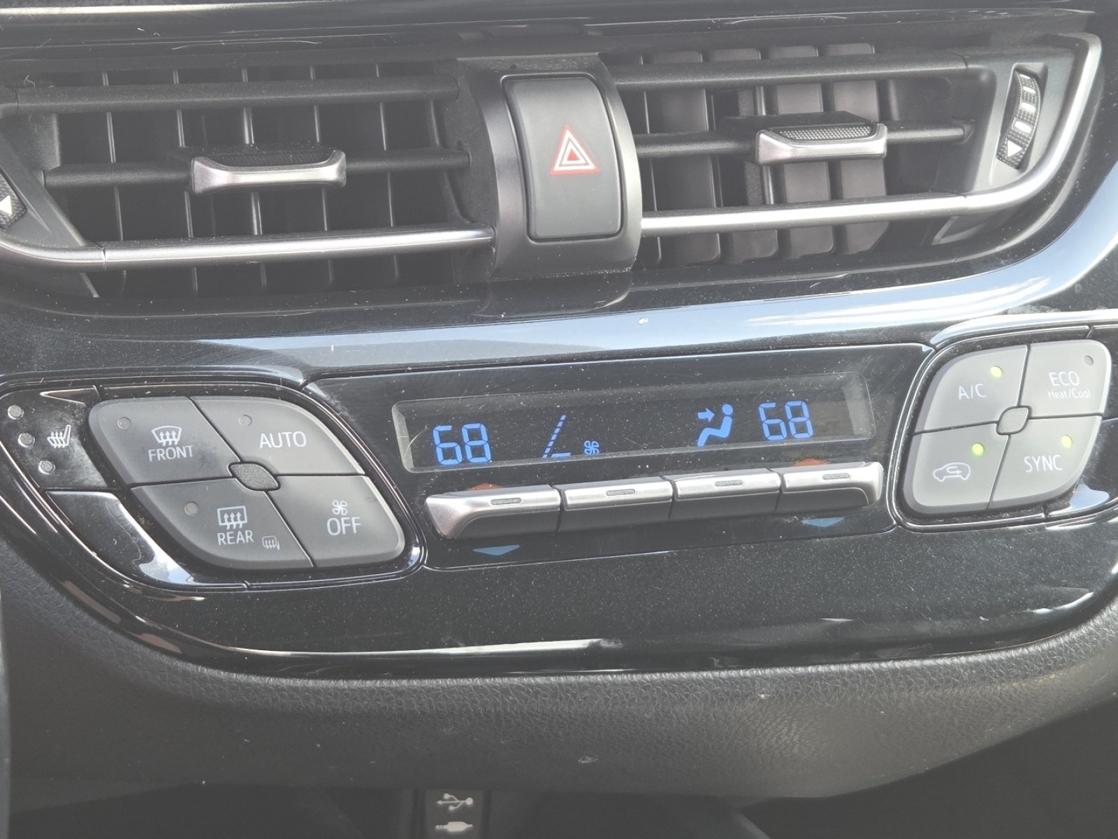 Used 2018 Toyota C-HR XLE FWD image 29