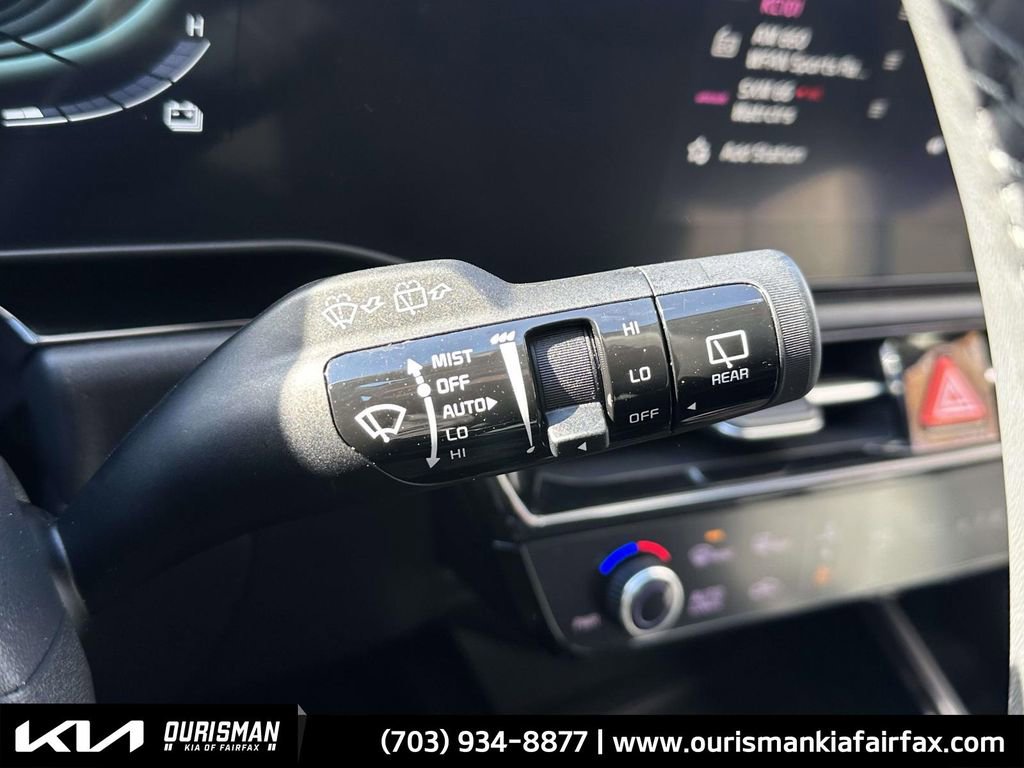 Used 2024 Kia Niro EX w/ EX Cold Weather Package image 11