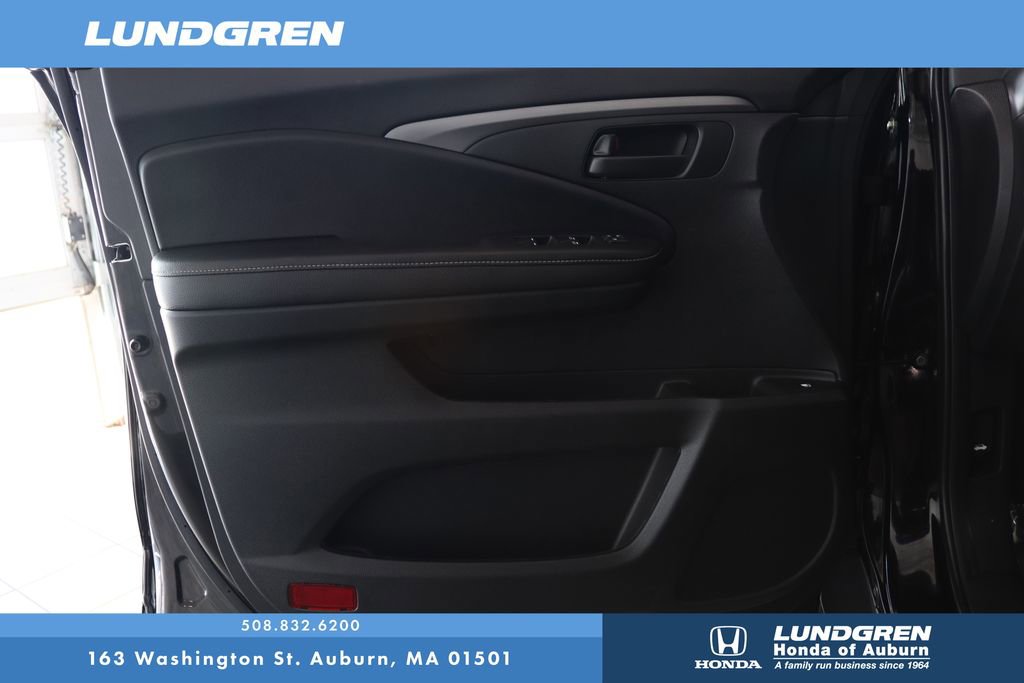 Used 2025 Honda Ridgeline Sport image 9