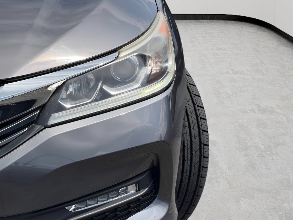 Used 2017 Honda Accord Sport image 7