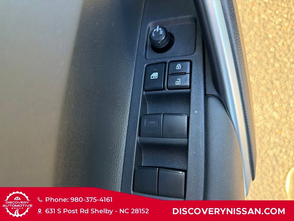 Used 2023 Toyota Corolla Cross XLE image 12