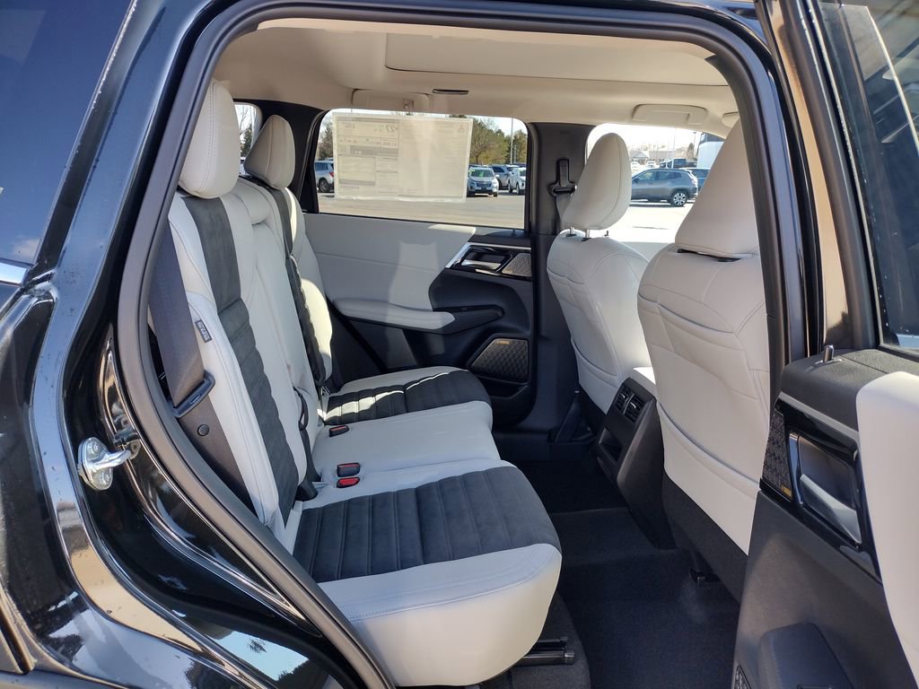 New 2026 Mitsubishi Outlander SE image 11