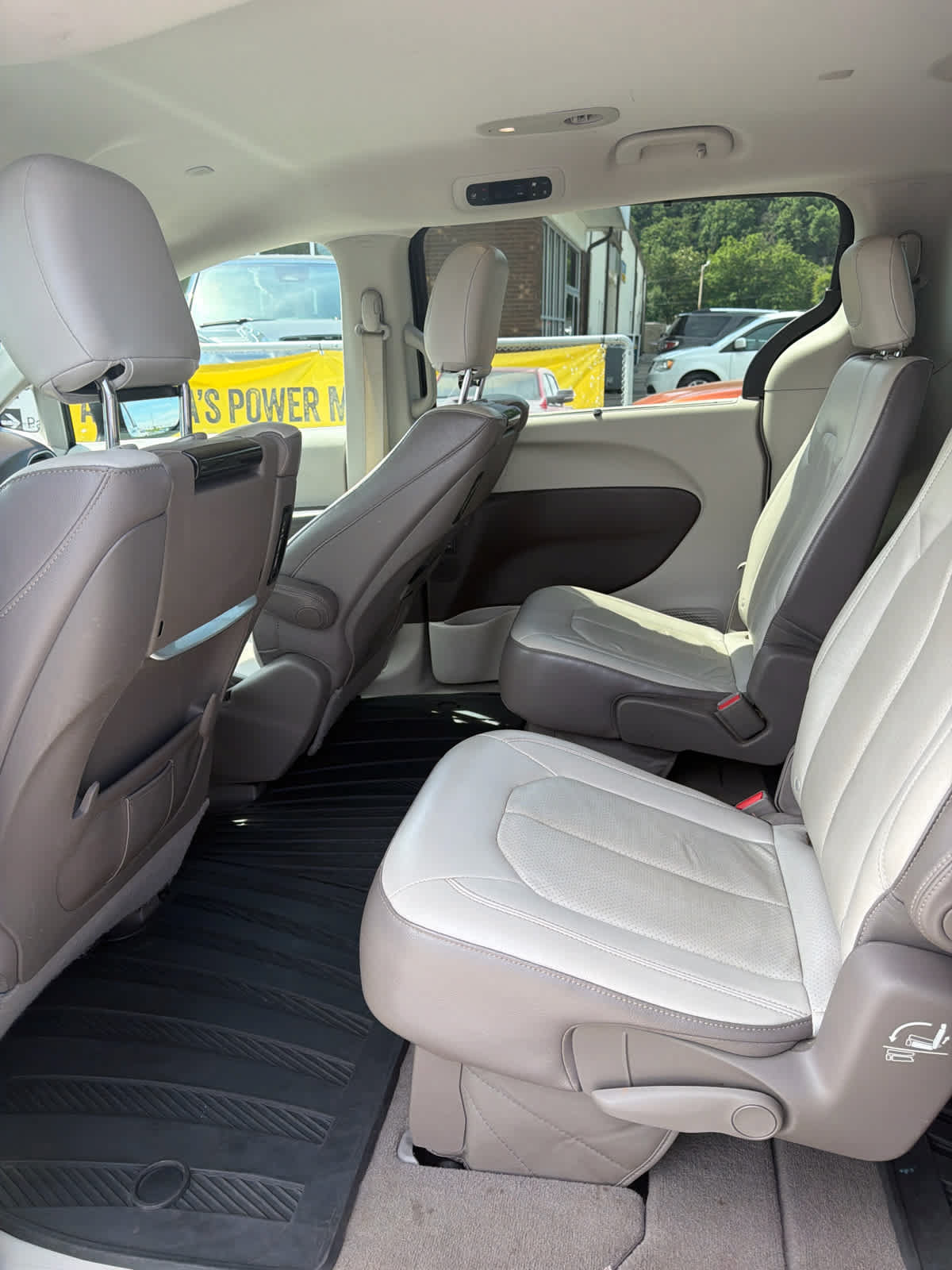 Used 2017 Chrysler Pacifica Touring-L Plus FWD image 13
