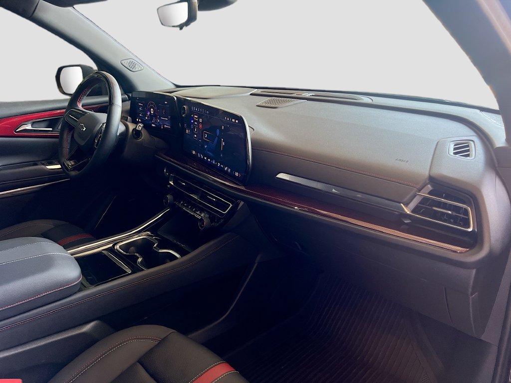 Used 2024 Chevrolet Traverse RS w/ LPO, Floor Liner Package FWD image 32