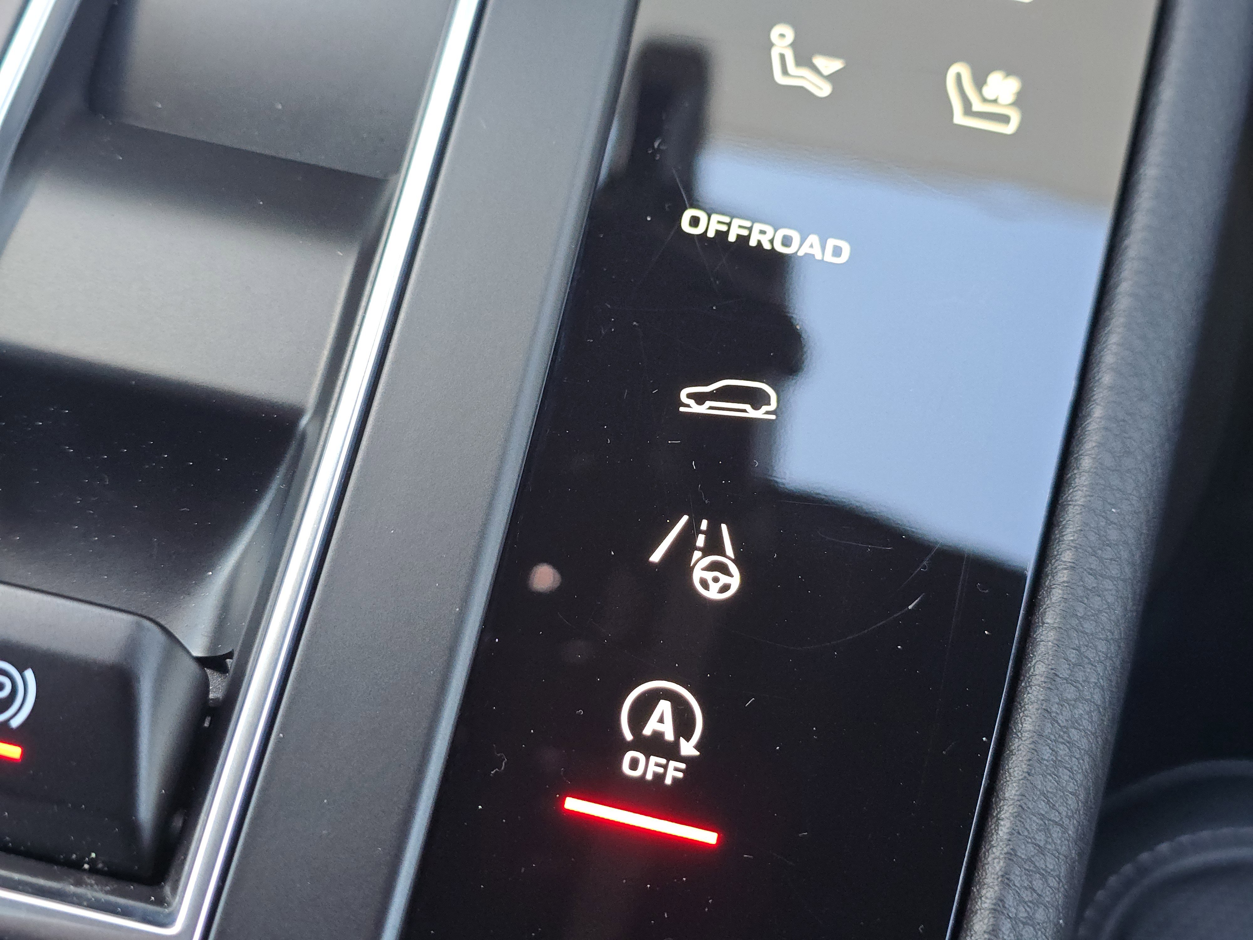 Certified 2025 Porsche Macan image 25