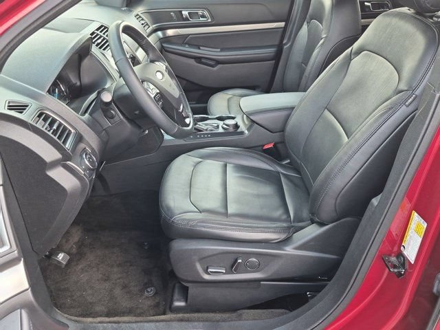 Used 2018 Ford Explorer XLT w/ Equipment Group 202A AWD/4WD image 8