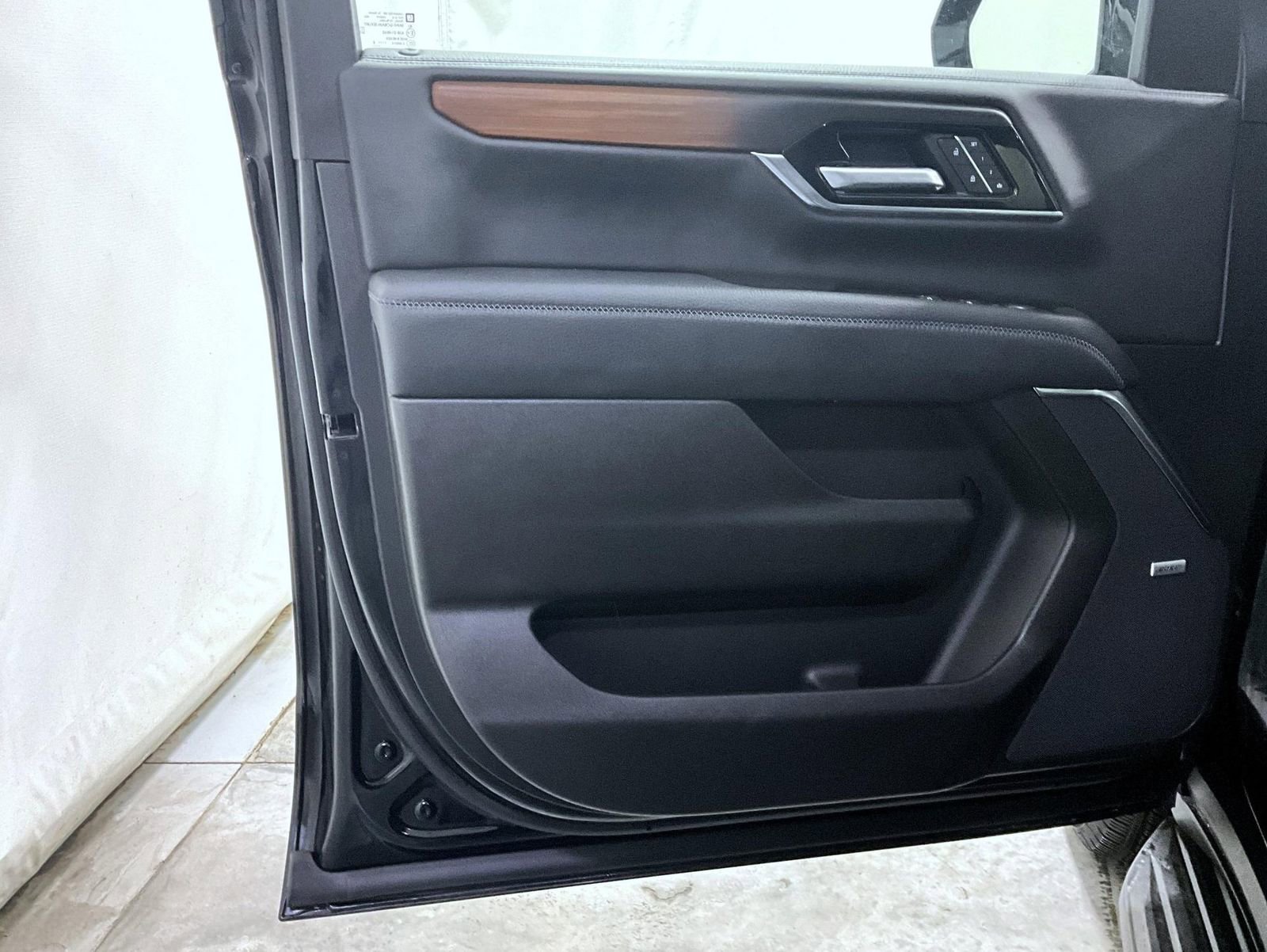 Used 2025 GMC Yukon XL Denali image 10