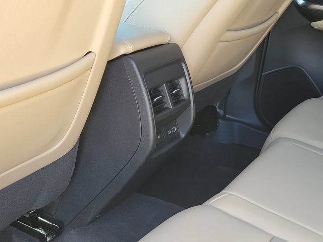 Certified 2024 Cadillac XT4 Luxury w/ Cold Weather Package FWD image 14