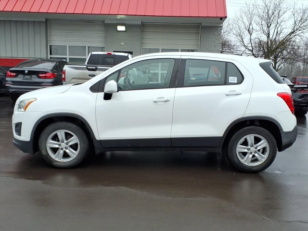 Used 2016 Chevrolet Trax LS w/ LPO, Cargo Package FWD image 2