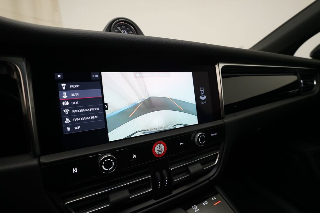 Certified 2026 Porsche Macan image 24