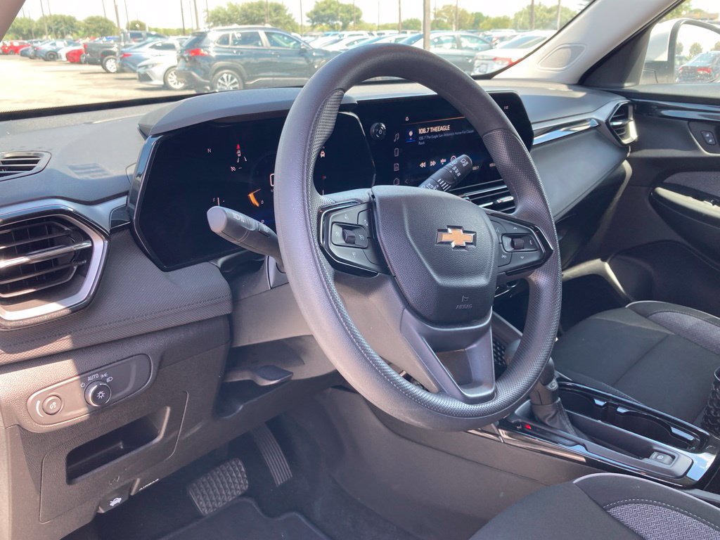 Used 2025 Chevrolet TrailBlazer LT FWD image 9