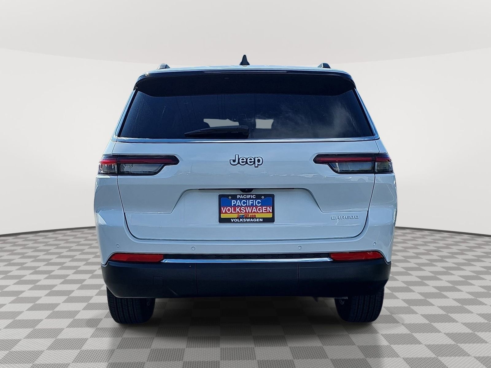 Used 2025 Jeep Grand Cherokee L Laredo RWD image 6