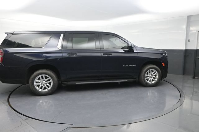 Used 2022 Chevrolet Suburban LT AWD/4WD image 9