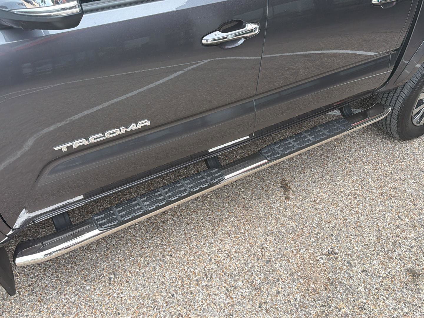 Used 2023 Toyota Tacoma Limited RWD image 12