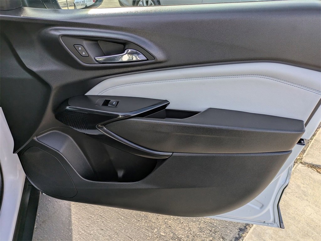 Used 2025 Chevrolet Trax LT w/ LT Convenience Package image 34