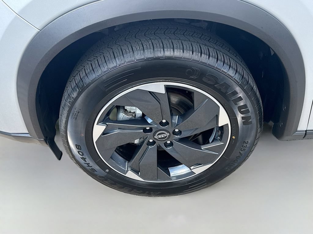 Certified 2025 Nissan Rogue SV AWD/4WD image 24