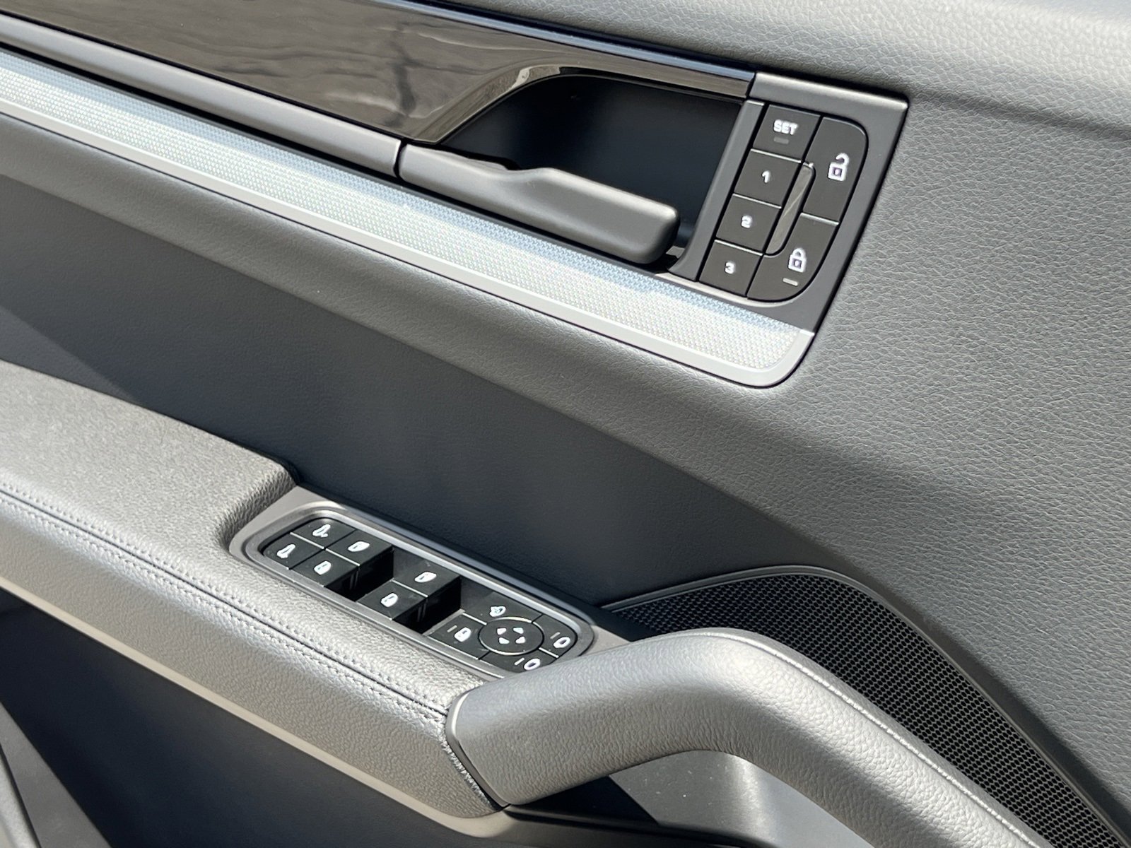 New 2025 Porsche Cayenne image 37