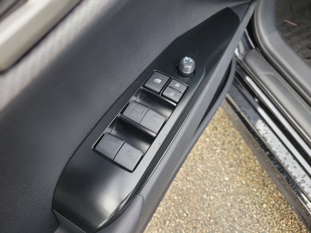 Used 2026 Toyota Camry SE FWD image 15