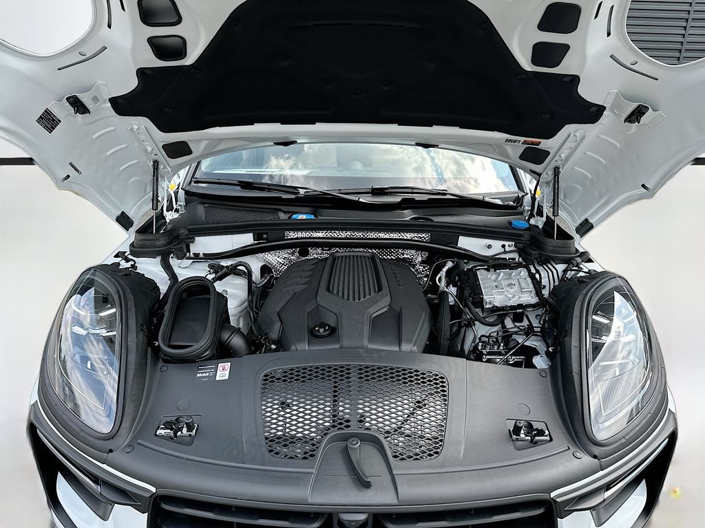New 2026 Porsche Macan AWD/4WD image 32
