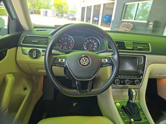 Used 2018 Volkswagen Passat 2.0T SE FWD image 12