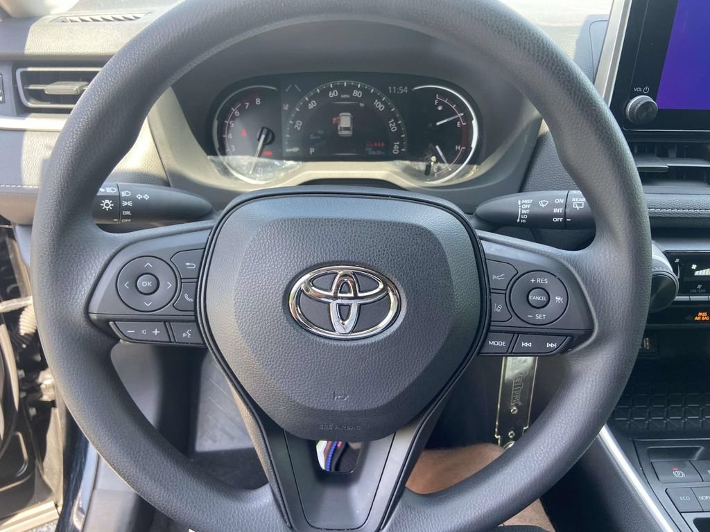 Used 2023 Toyota RAV4 LE FWD image 31
