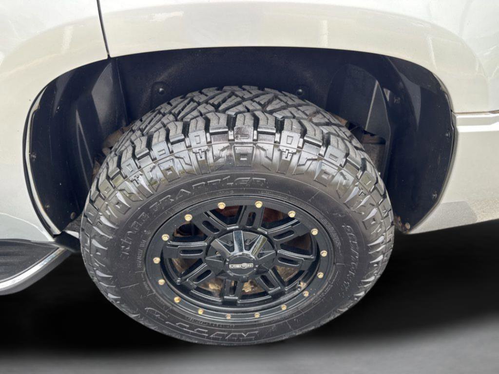 Used 2010 GMC Yukon Denali RWD image 33