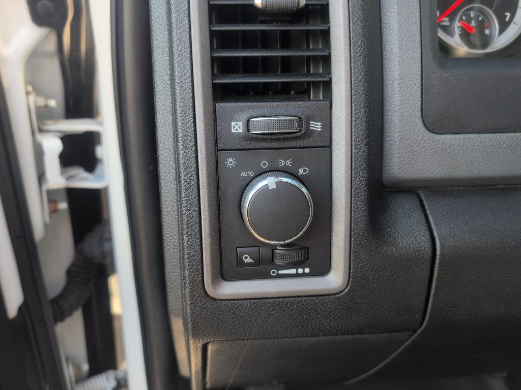 Used 2014 RAM 2500 Tradesman w/ Chrome Appearance Group AWD/4WD image 16