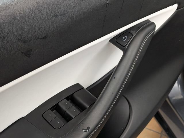 Used 2022 Tesla Model Y Performance image 16