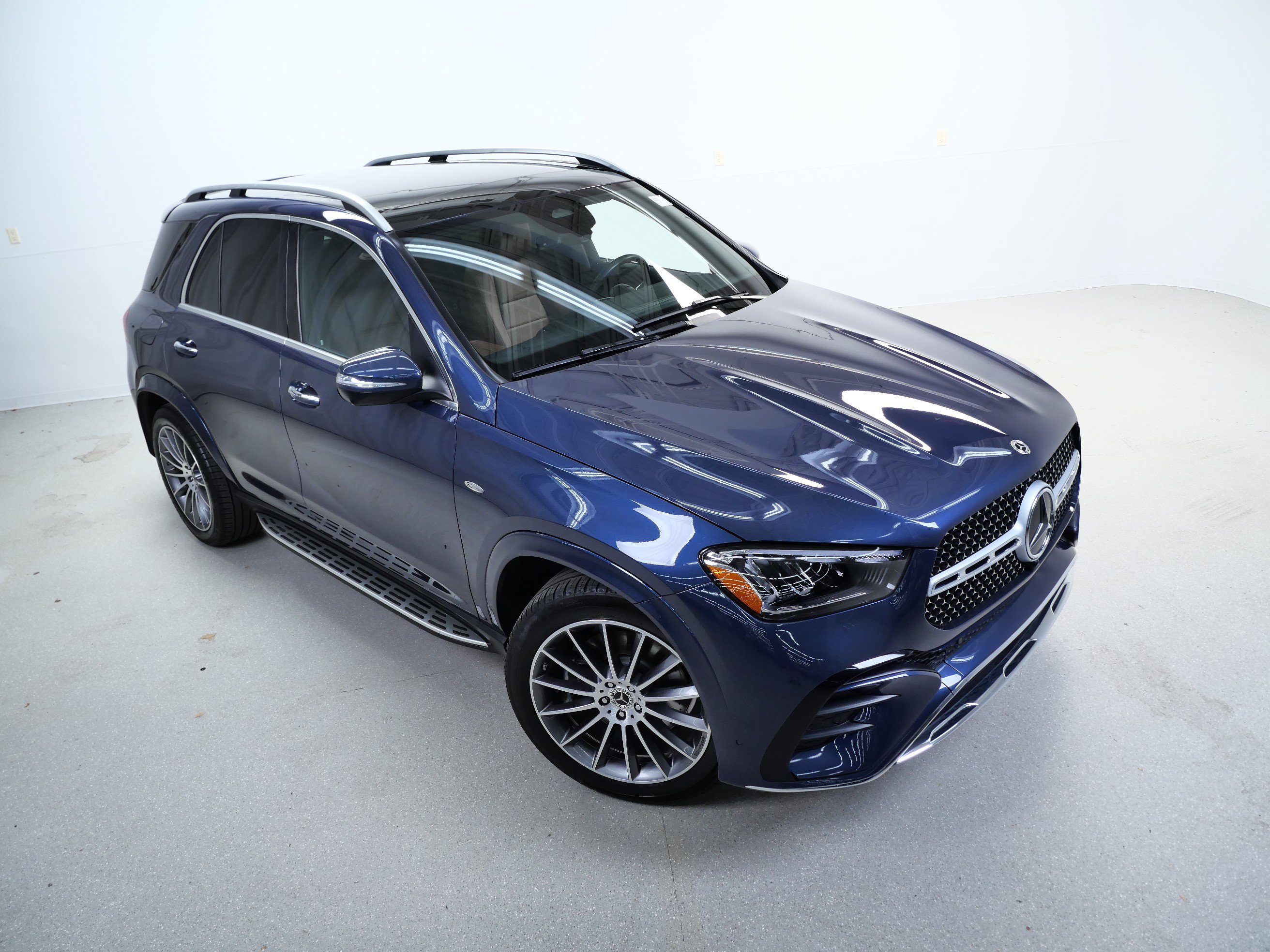 Certified 2025 Mercedes-Benz GLE 450e 4MATIC image 4