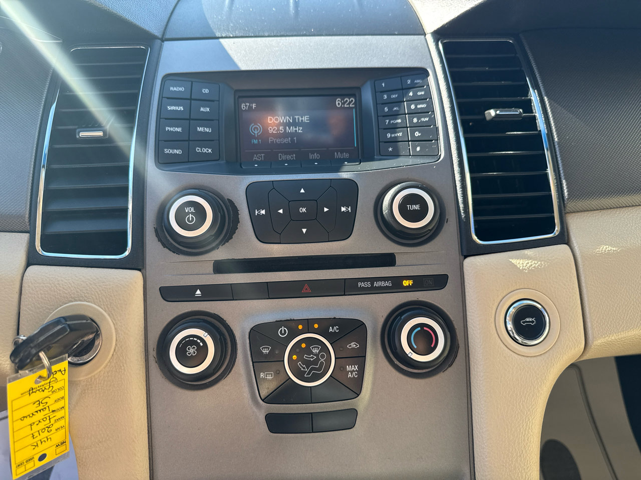 Used 2017 Ford Taurus SE image 20