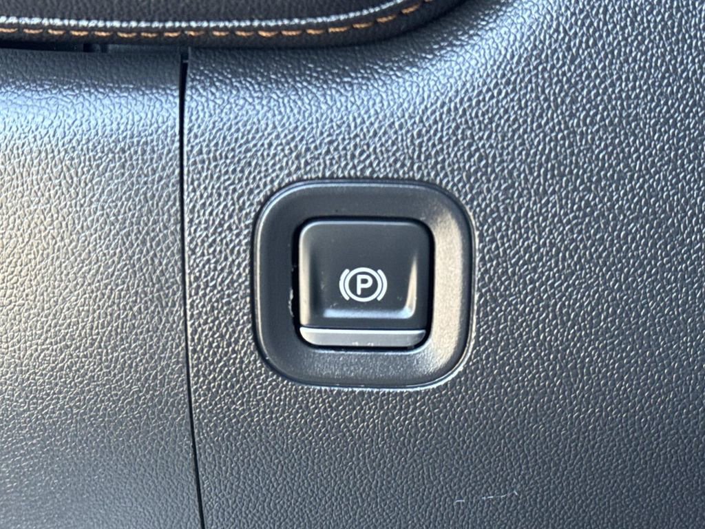 Used 2022 GMC Sierra 1500 AT4 w/ AT4 Premium Package image 29