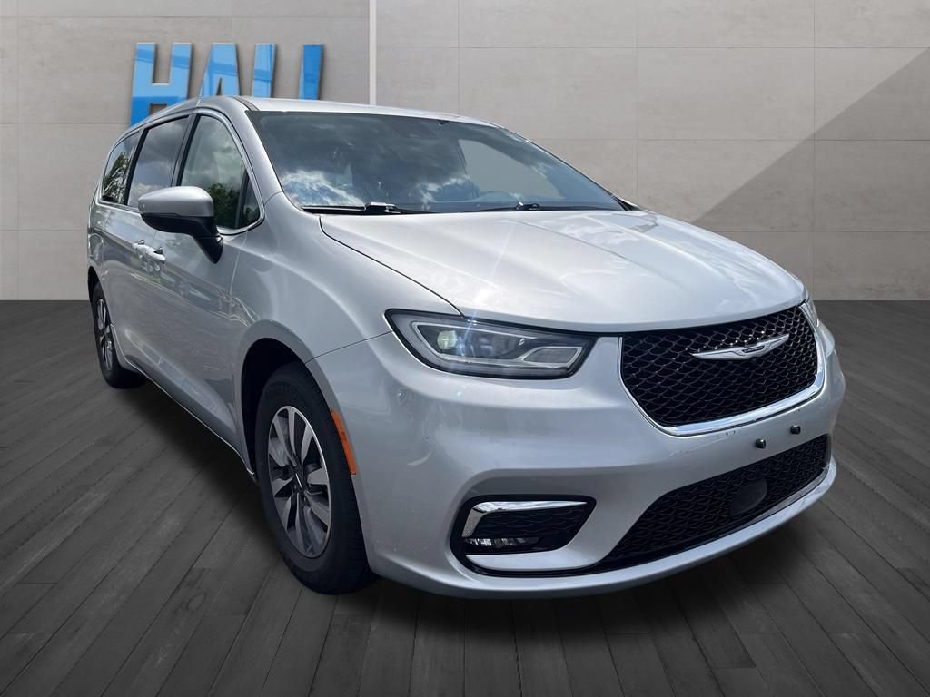 Used 2023 Chrysler Pacifica Touring-L FWD image 7