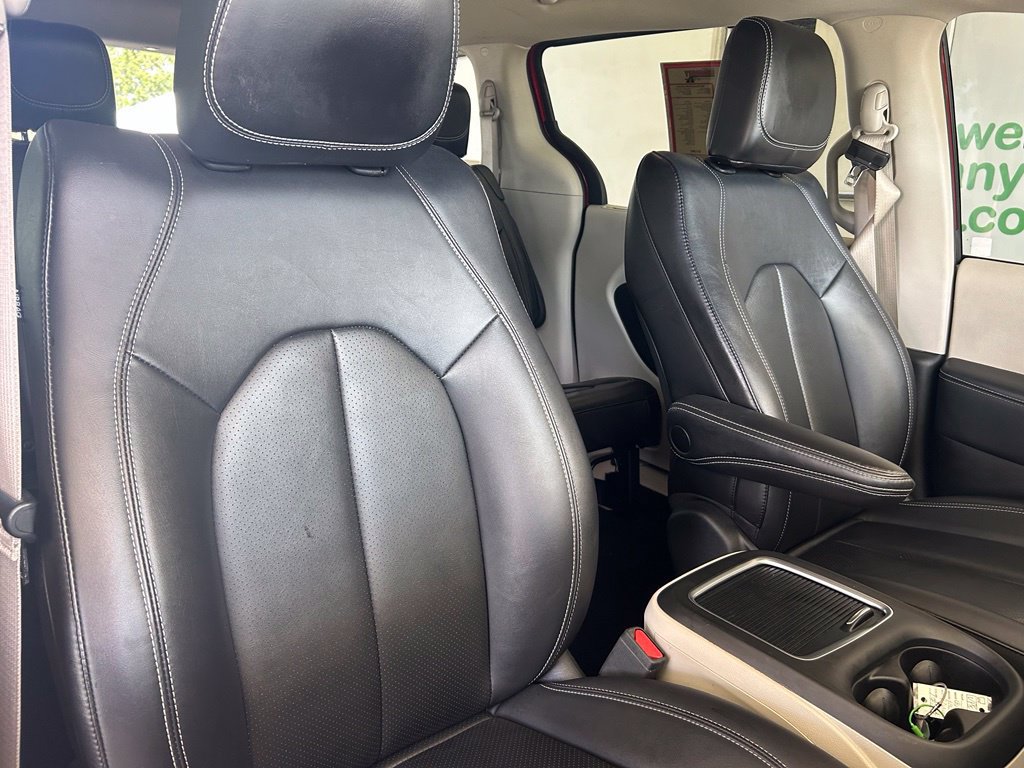 Used 2024 Chrysler Pacifica Touring-L FWD image 21