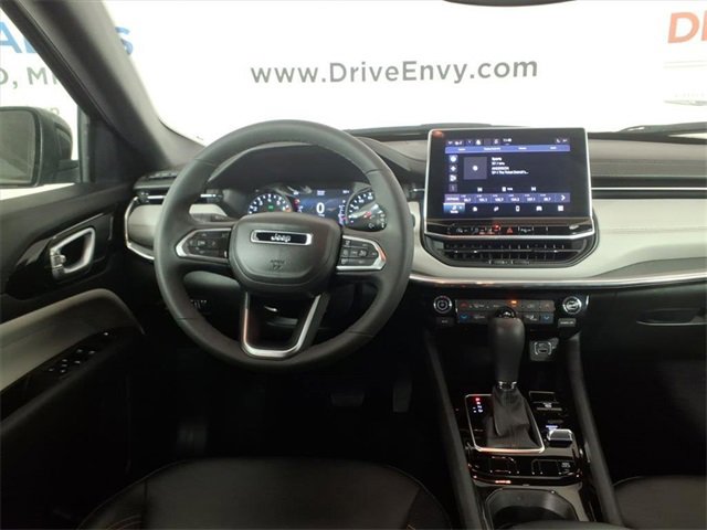 Used 2024 Jeep Compass Limited image 12