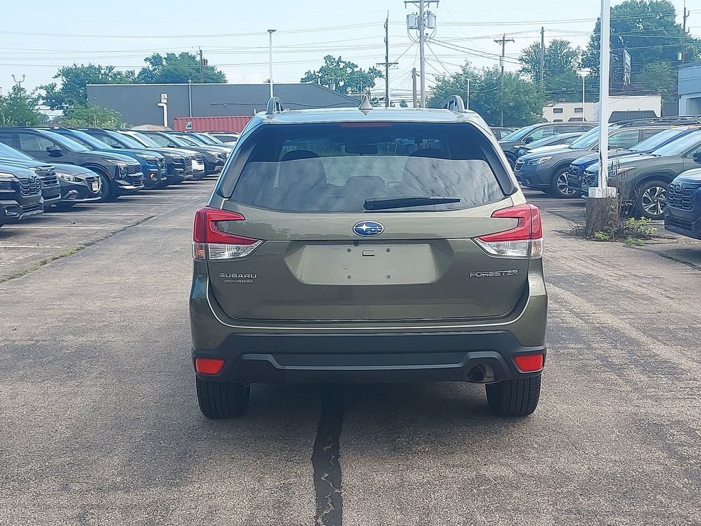 Used 2023 Subaru Forester Premium AWD/4WD image 5